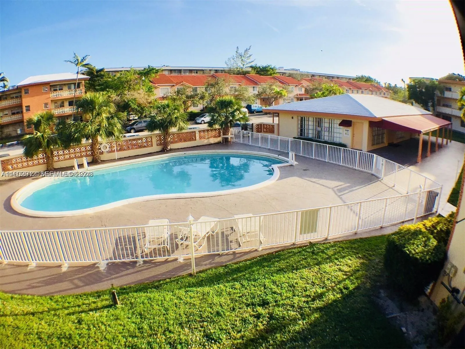Foto de propiedad en 11855 NE 19th Drive 1, North Miami, FL 33181 North Miami con MLS# 