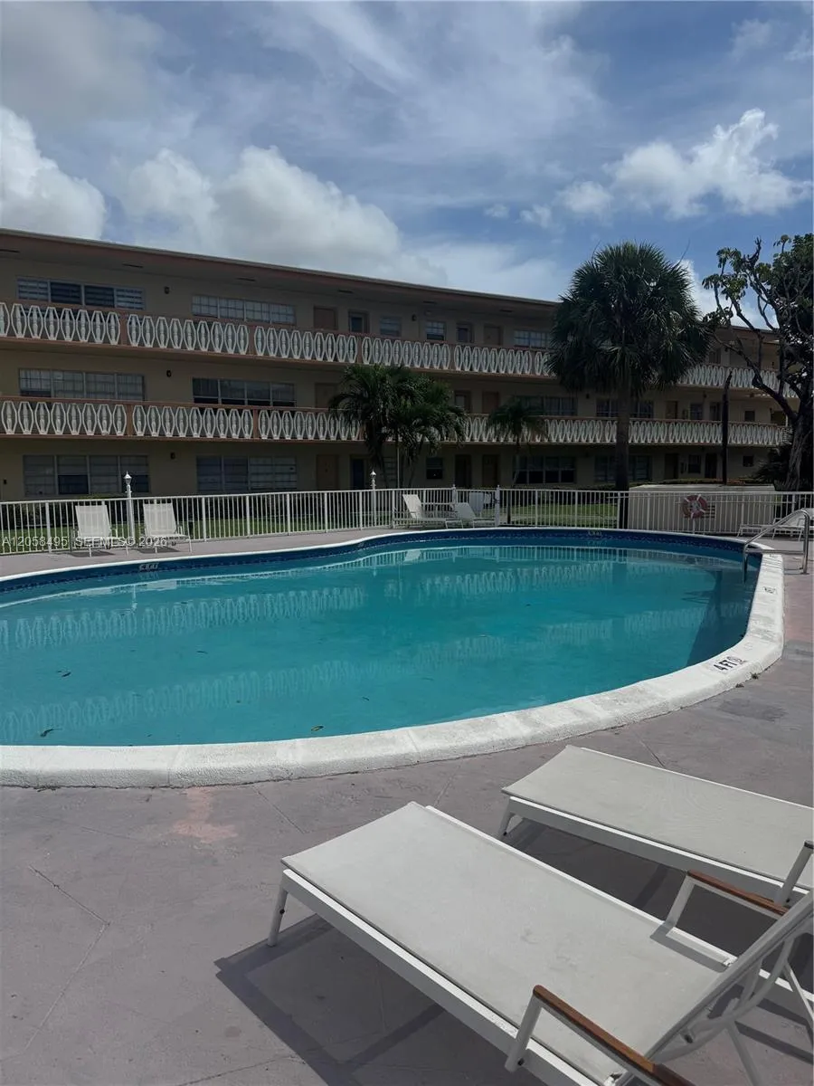 En Venta 11855 NE 19th Drive 22, North Miami, FL 33181, North Miami, FL 33181