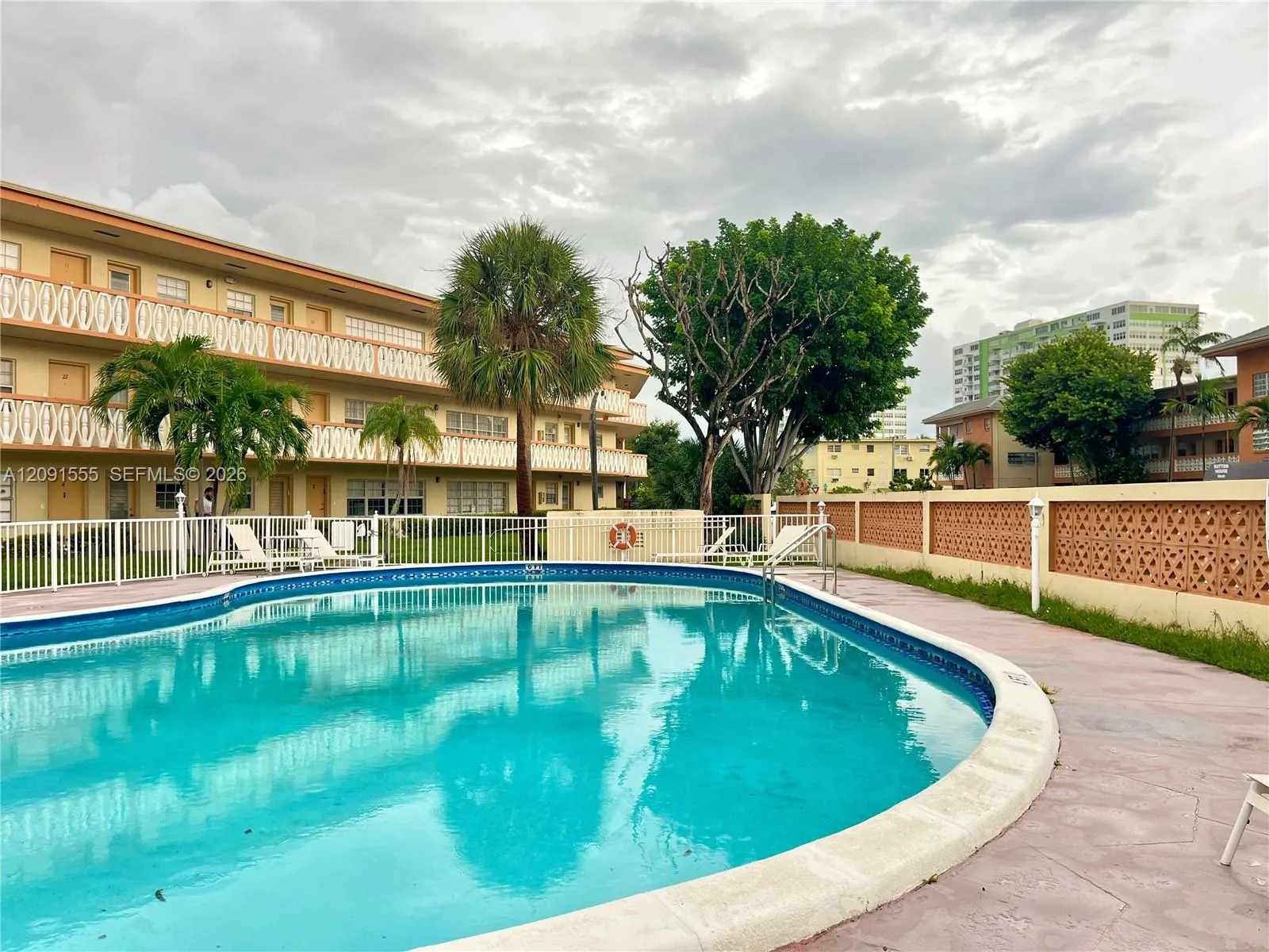 Foto de propiedad en 11855 NE 19th Drive 45, North Miami, FL 33181 North Miami con MLS# 