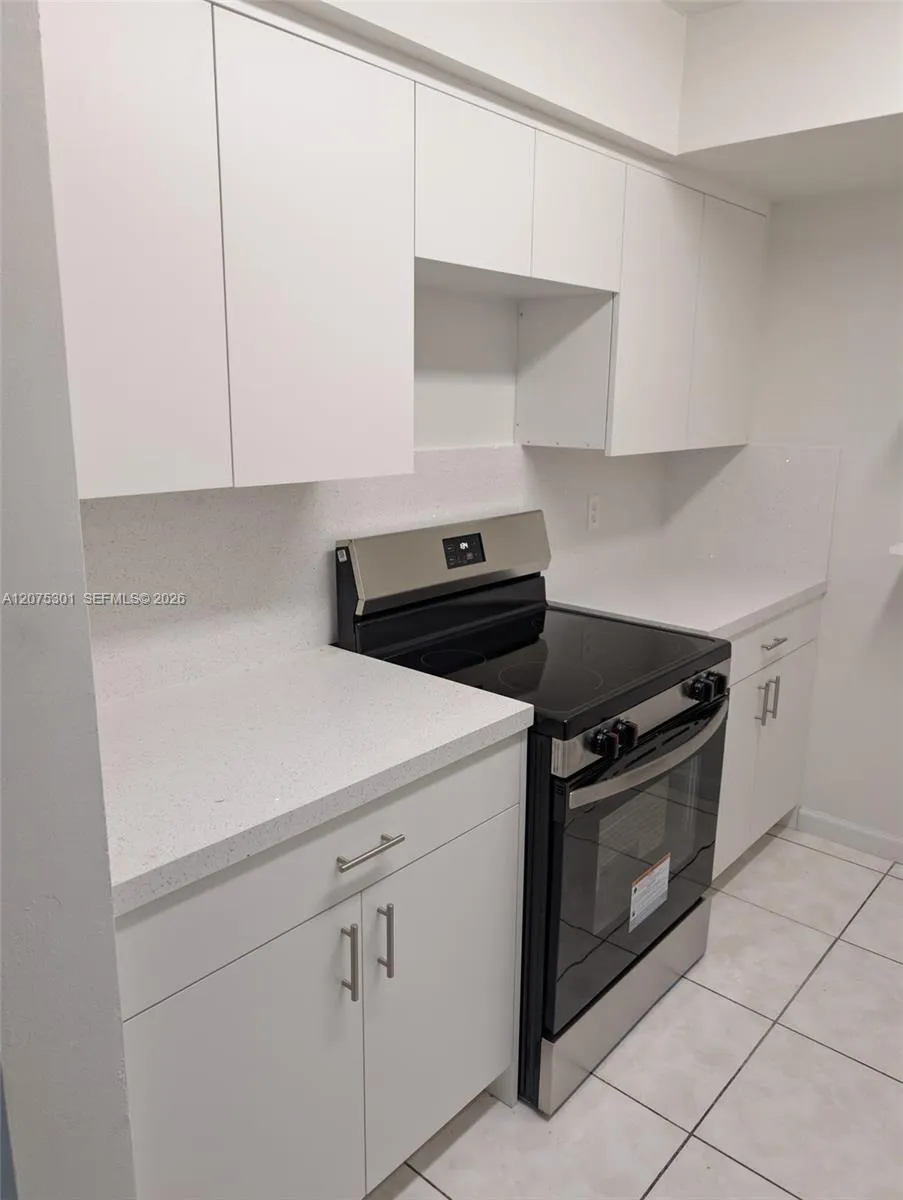 Foto de propiedad en 11855 NE 19th Drive 46, North Miami, FL 33181 North Miami con MLS# 