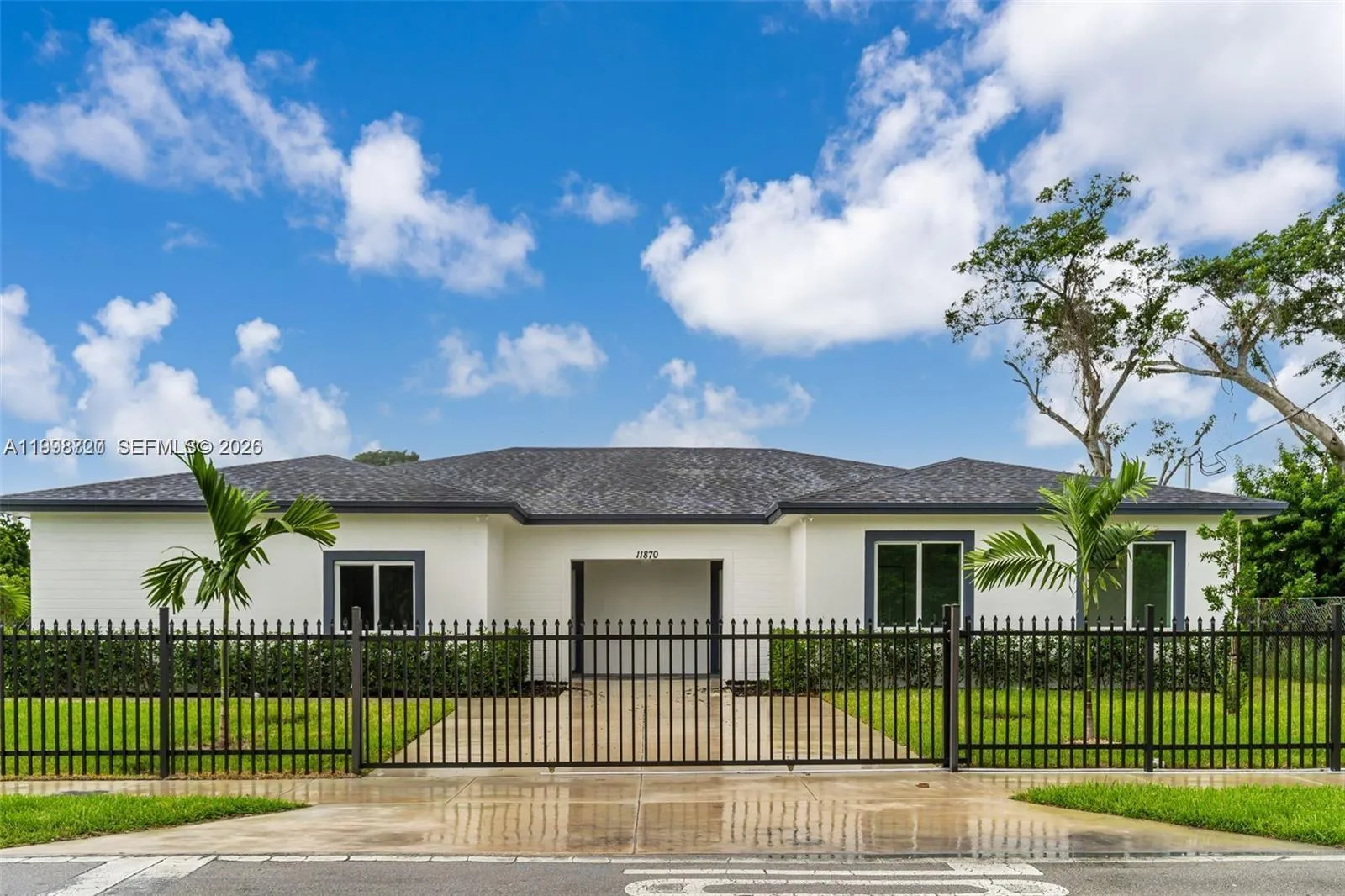 Foto de propiedad en 11870 SW 220th Street A, Miami, FL 33170 Miami con MLS# 