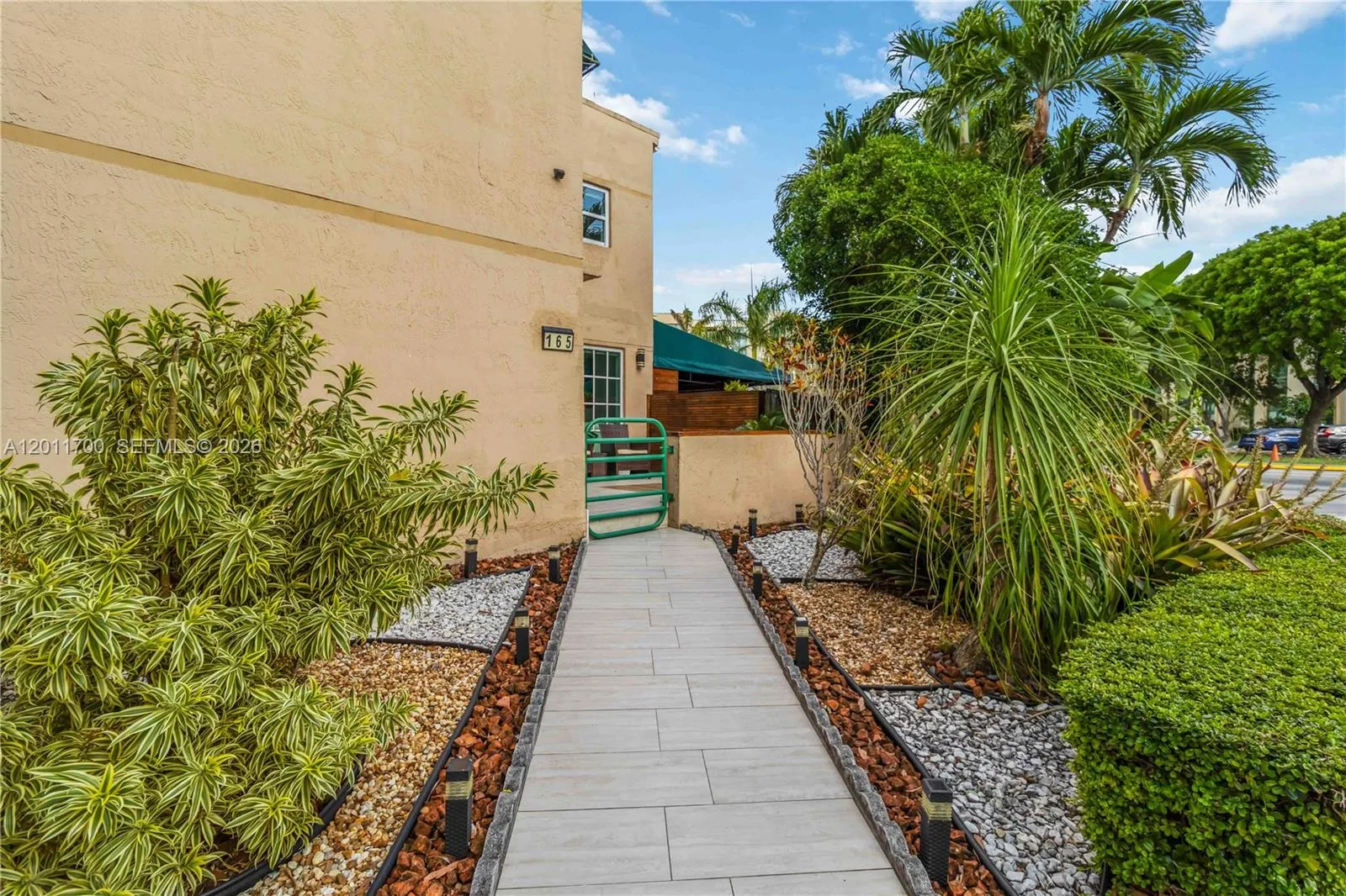 Foto de propiedad en 11880 SW 19th Lane 165, Miami, FL 33175 Miami con MLS# 