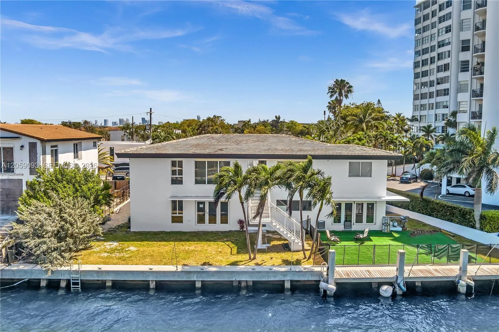 Foto de propiedad en 11900 N Bayshore Drive 206, North Miami, FL 33181 North Miami con MLS# 