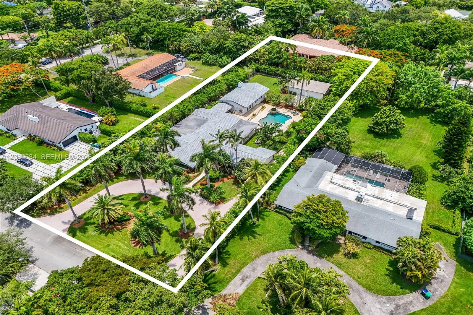 Foto de propiedad en 11900 SW 63rd Avenue, Pinecrest, FL 33156 Pinecrest con MLS# 