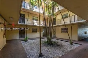 Foto de propiedad en 11905 NE 2nd Avenue C102, North Miami, FL 33161 North Miami con MLS# 