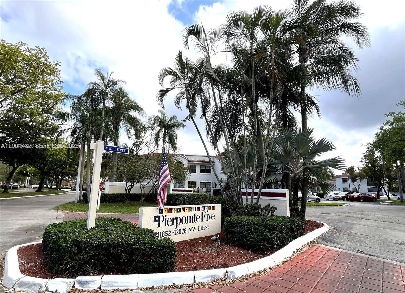 Foto de propiedad en 11905 NW 11th Street 11905, Pembroke Pines, FL 33026 Pembroke Pines con MLS# 