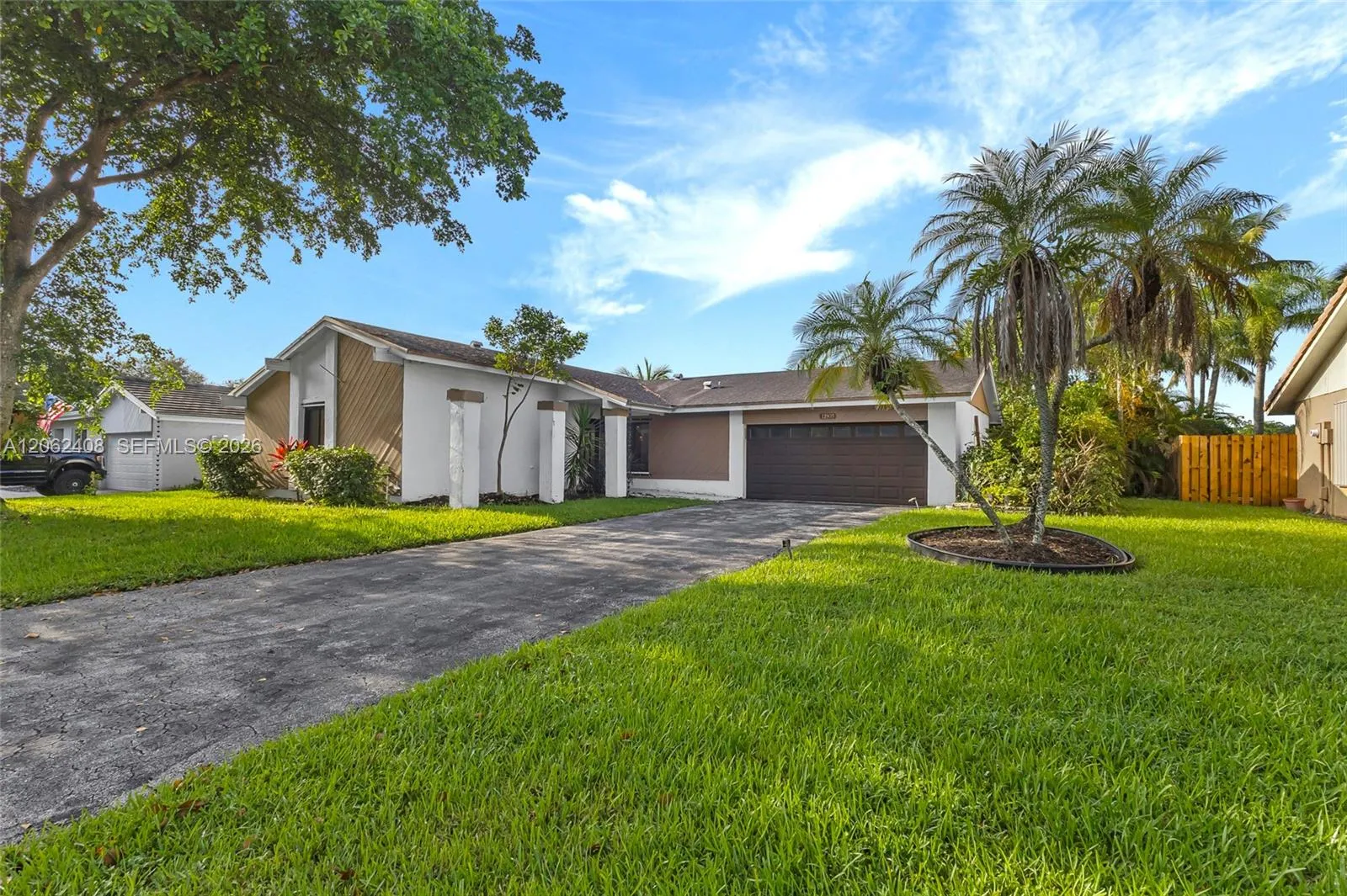 Foto de propiedad en 11905 Sailboat Drive, Cooper City, FL 33026 Cooper City con MLS# 