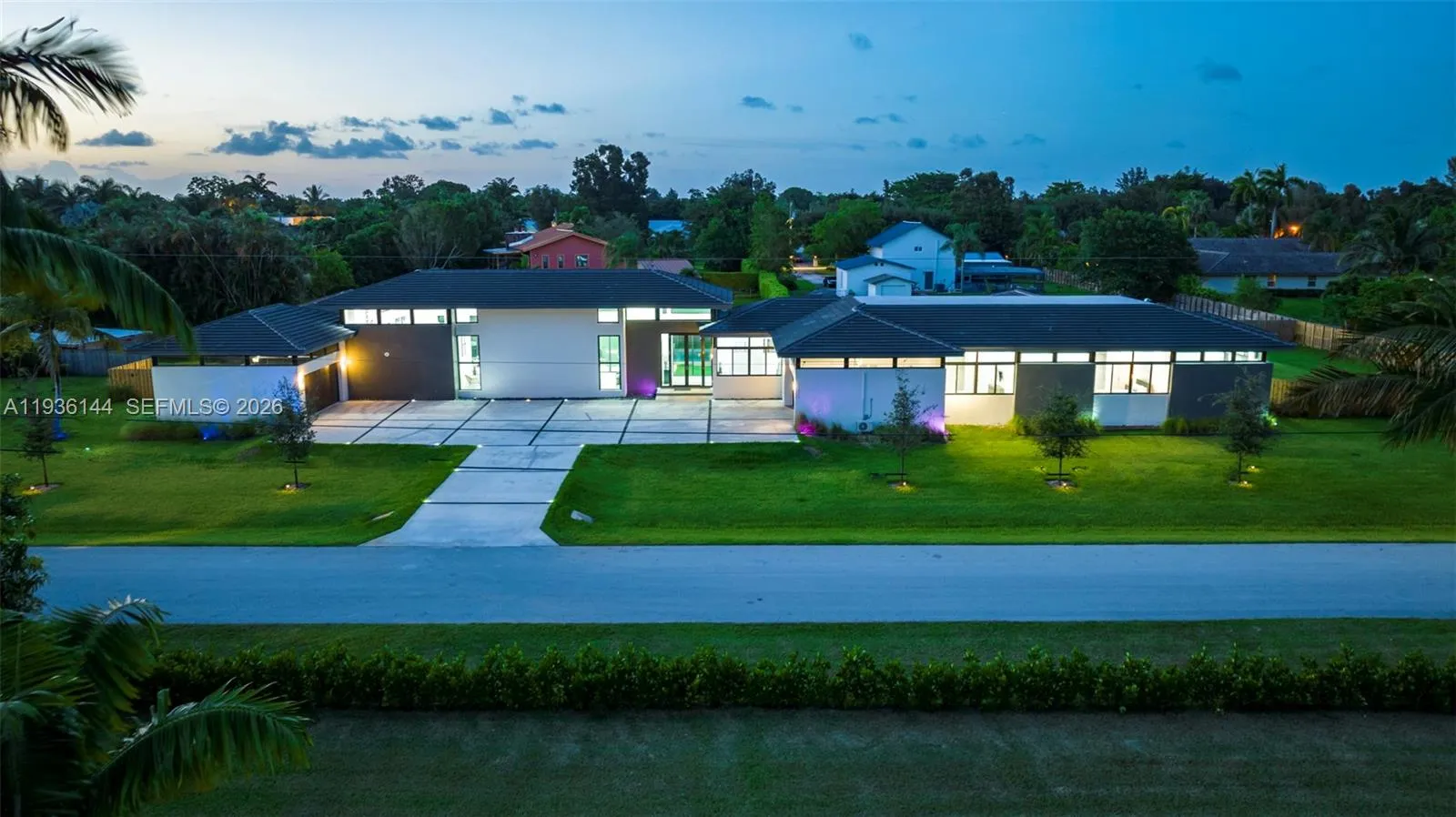 Foto de propiedad en 11911 NW 2nd Street, Plantation, FL 33325 Plantation con MLS# 
