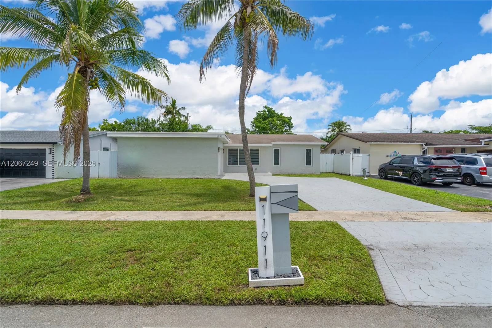 Foto de propiedad en 11911 NW 32nd Manor, Sunrise, FL 33323 Sunrise con MLS# 