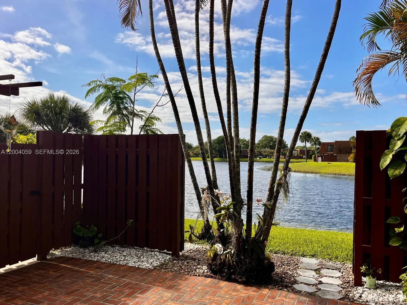 Foto de propiedad en 11912 SW 11th Court, Davie, FL 33325 Davie con MLS# 