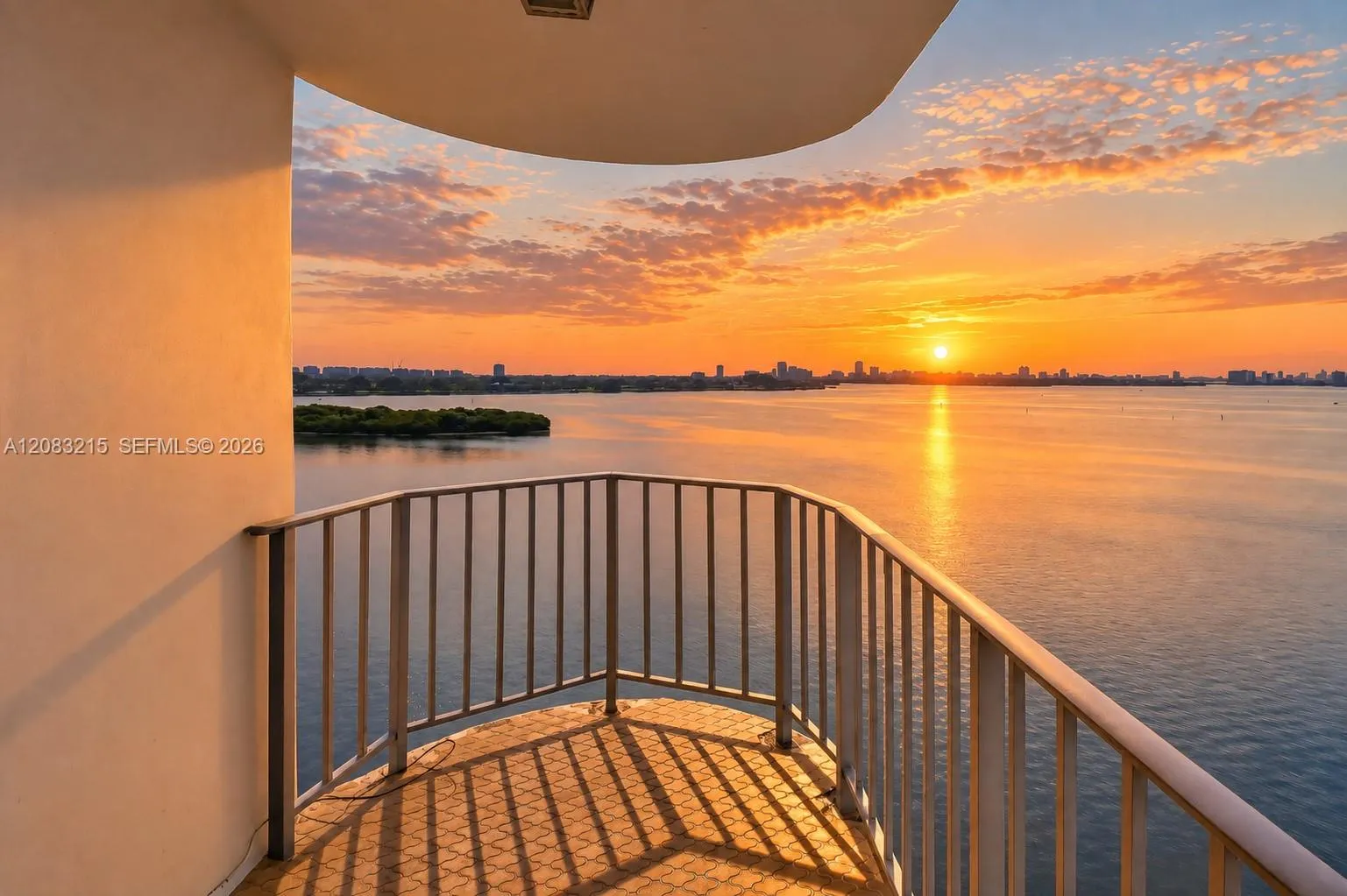 En Venta 11930 N Bayshore Drive 1405, North Miami, FL 33181, North Miami, FL 33181