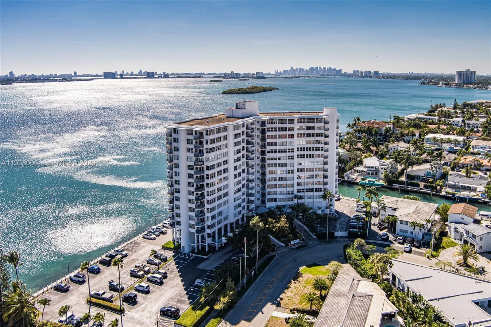 Vendido 11930 N Bayshore Drive 606, North Miami, FL 33181, North Miami, FL 33181