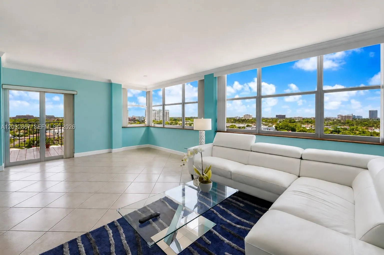 Foto de propiedad en 11930 N Bayshore Drive 909, North Miami, FL 33181 North Miami con MLS# 