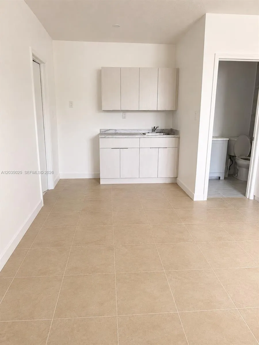 En Renta 11931 SW 132nd Avenue Efficiency, Miami, FL 33186, Miami, FL 33186