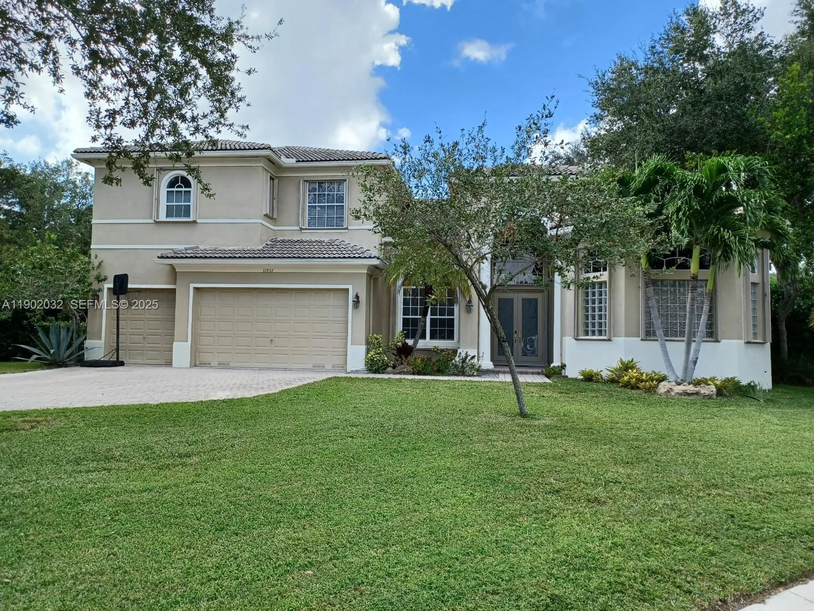 Foto de propiedad en 11937 NW 11th Court, Coral Springs, FL 33071 Coral Springs con MLS# 