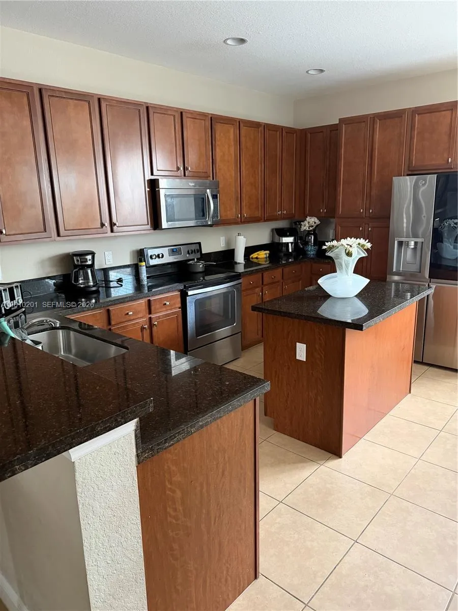Foto de propiedad en 11942 SW 26th Court, Miramar, FL 33025 Miramar con MLS# 