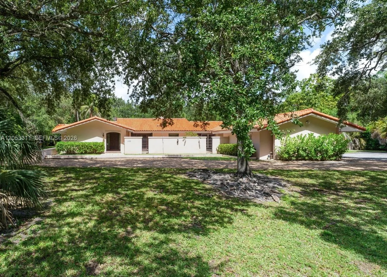 Foto de propiedad en 11950 SW 67 Court, Pinecrest, FL 33156 Pinecrest con MLS# 