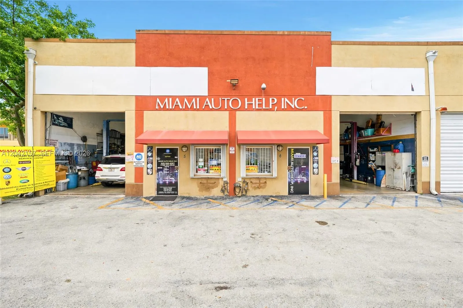 Foto de propiedad en 11951 SW 144th Court, Miami, FL 33186 Miami con MLS# 