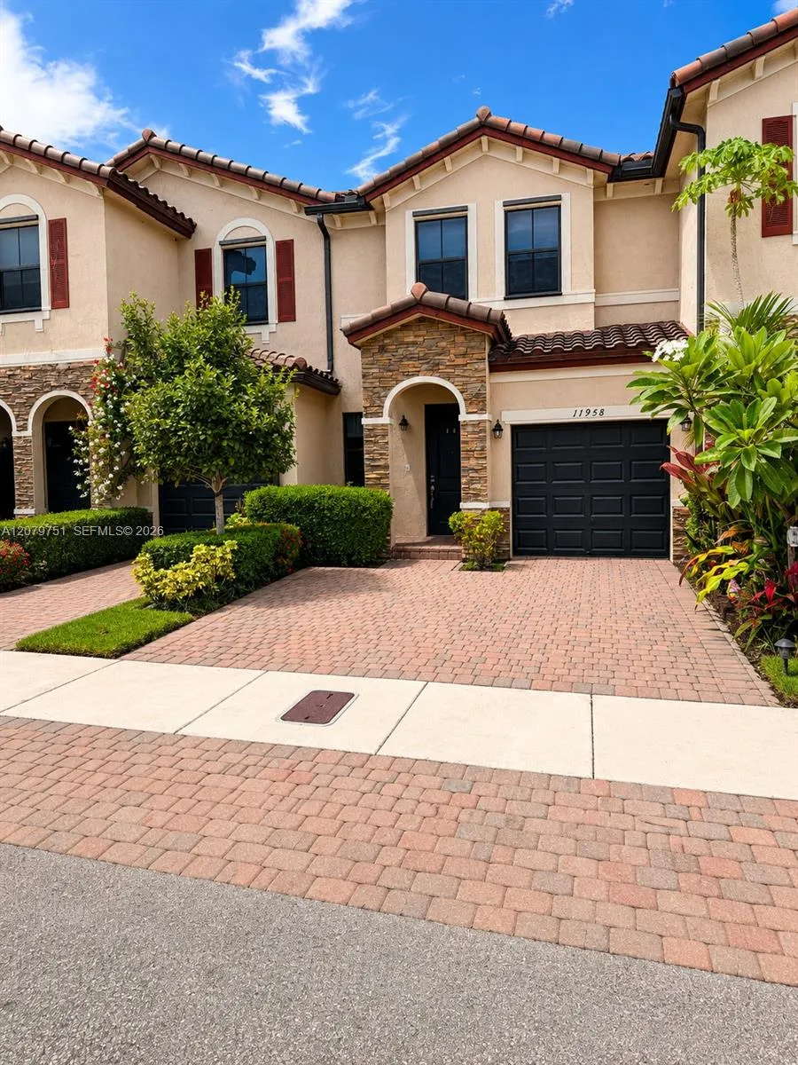 En Renta 11958 SW 151st Avenue 11958, Miami, FL 33196, Miami, FL 33196