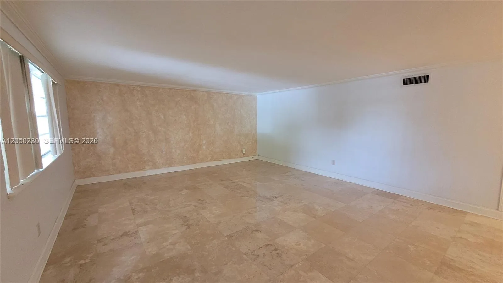 Foto de propiedad en 11960 NE 19th Drive 5, North Miami, FL 33181 North Miami con MLS# 