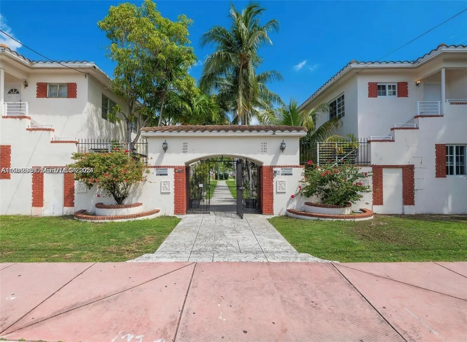 Foto de propiedad en 1197 Marseille Drive 12, Miami Beach, FL 33141 Miami Beach con MLS# 