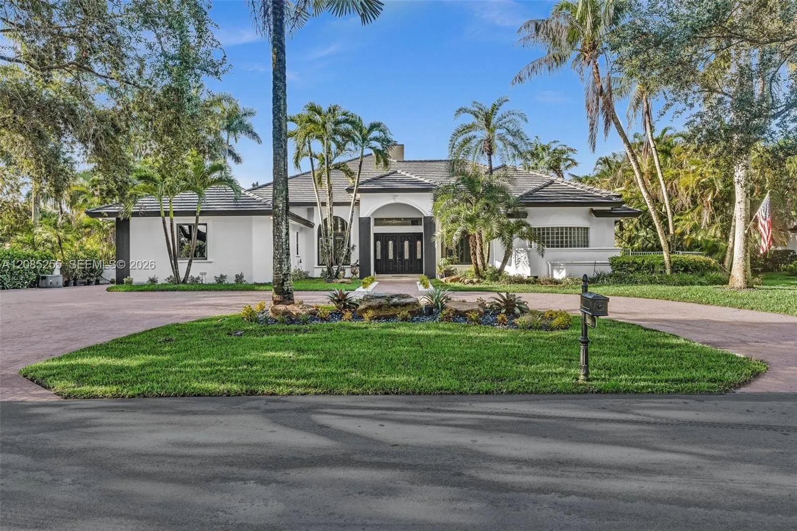 Foto de propiedad en 11980 Piccadilly Place, Davie, FL 33325 Davie con MLS# 
