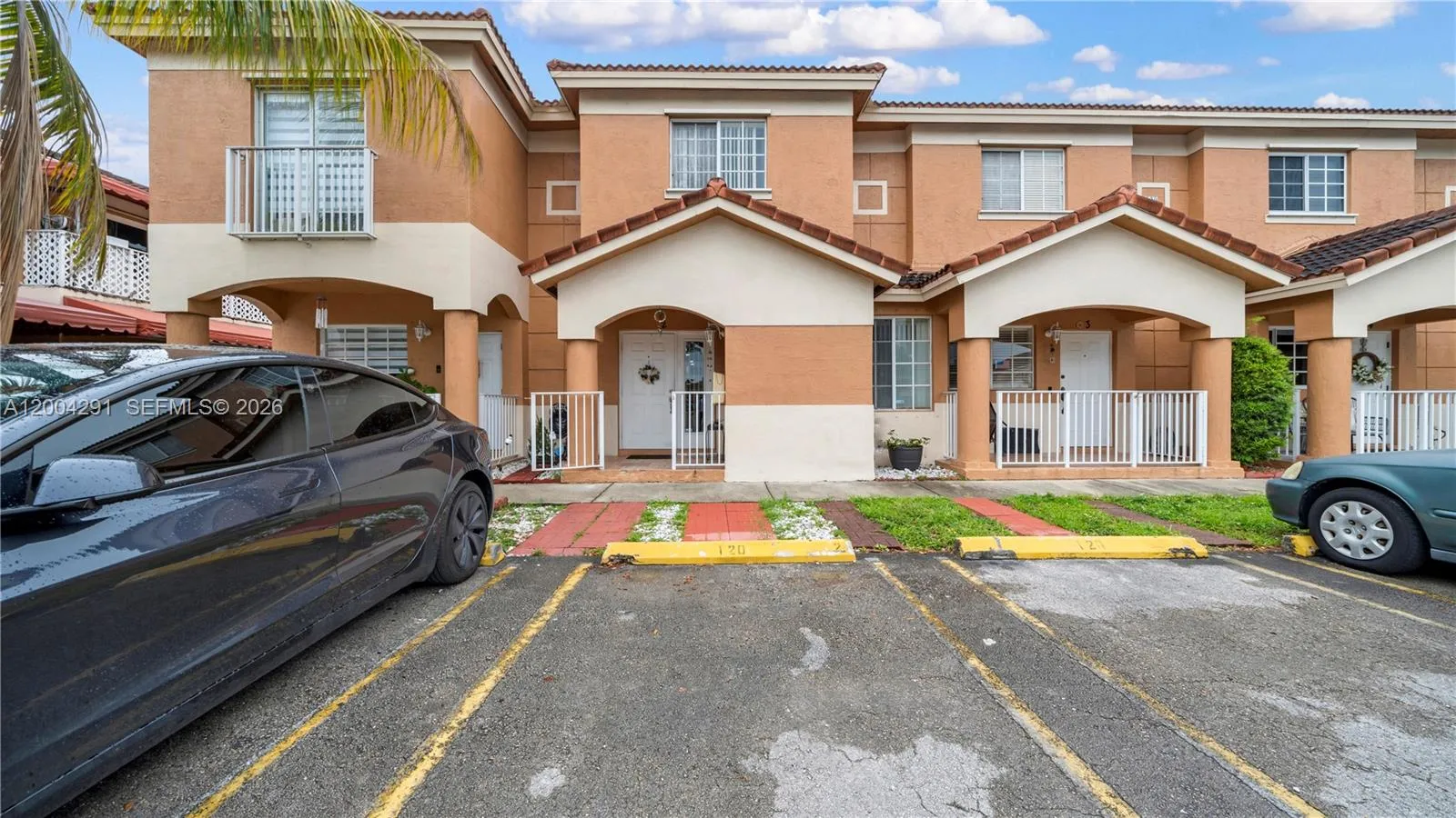 Vendido 120 E 5th Street 2, Hialeah, FL 33010, Hialeah, FL 33010