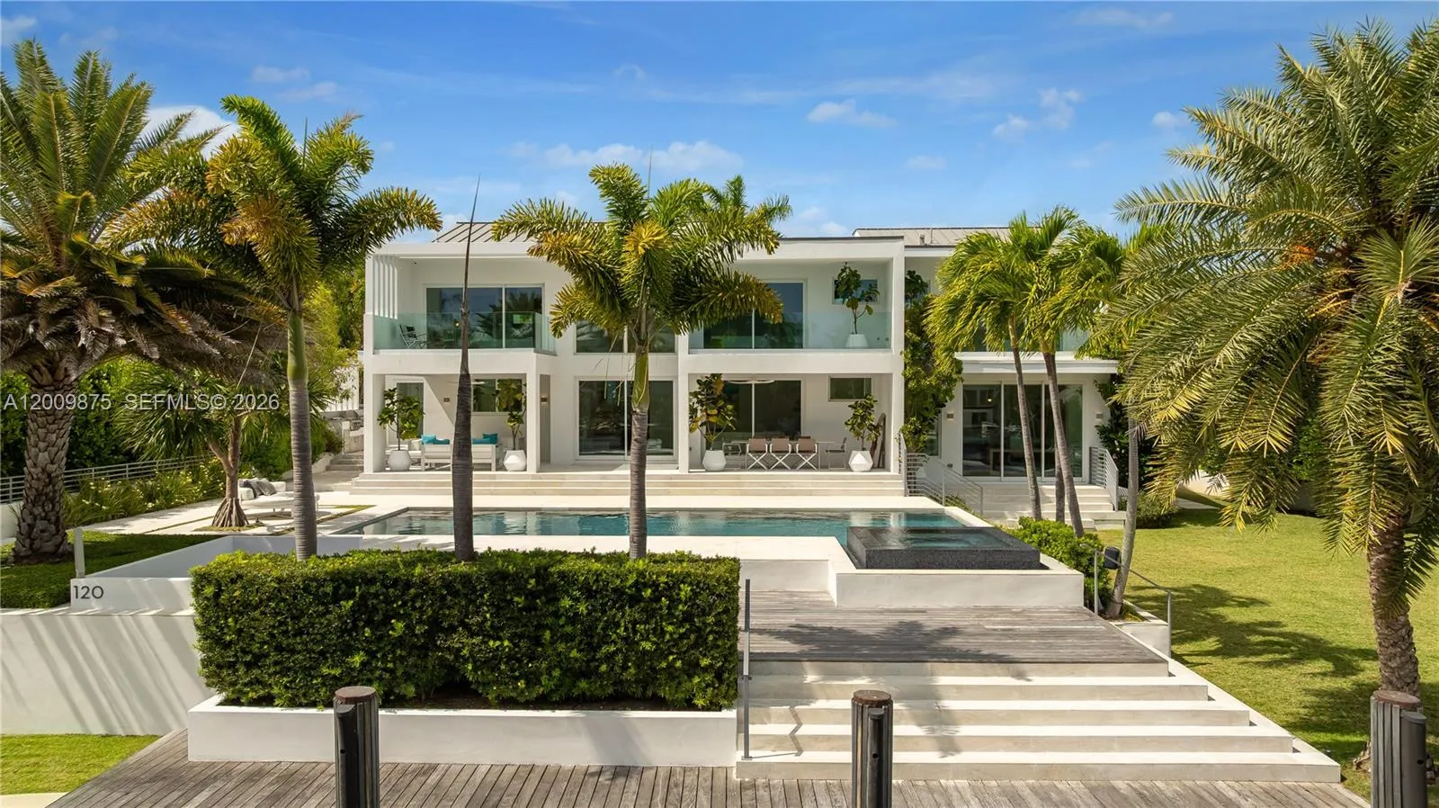 Foto de propiedad en 120 Knollwood Drive, Key Biscayne, FL 33149 Key Biscayne con MLS# 