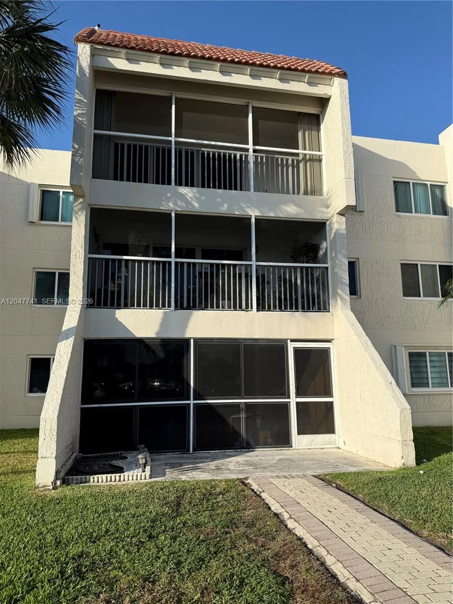En Renta 120 Lakeview Drive 114, Weston, FL 33326, Weston, FL 33326