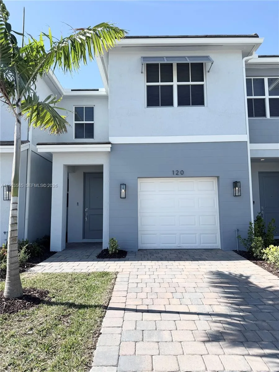 Foto de propiedad en 120 NE 13th Terrace 120, Homestead, FL 33033 Homestead con MLS# 