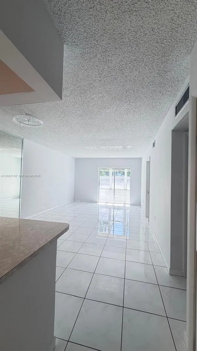 Foto de propiedad en 120 Royal Palm Road 111, Hialeah Gardens, FL 33016 Hialeah Gardens con MLS# 