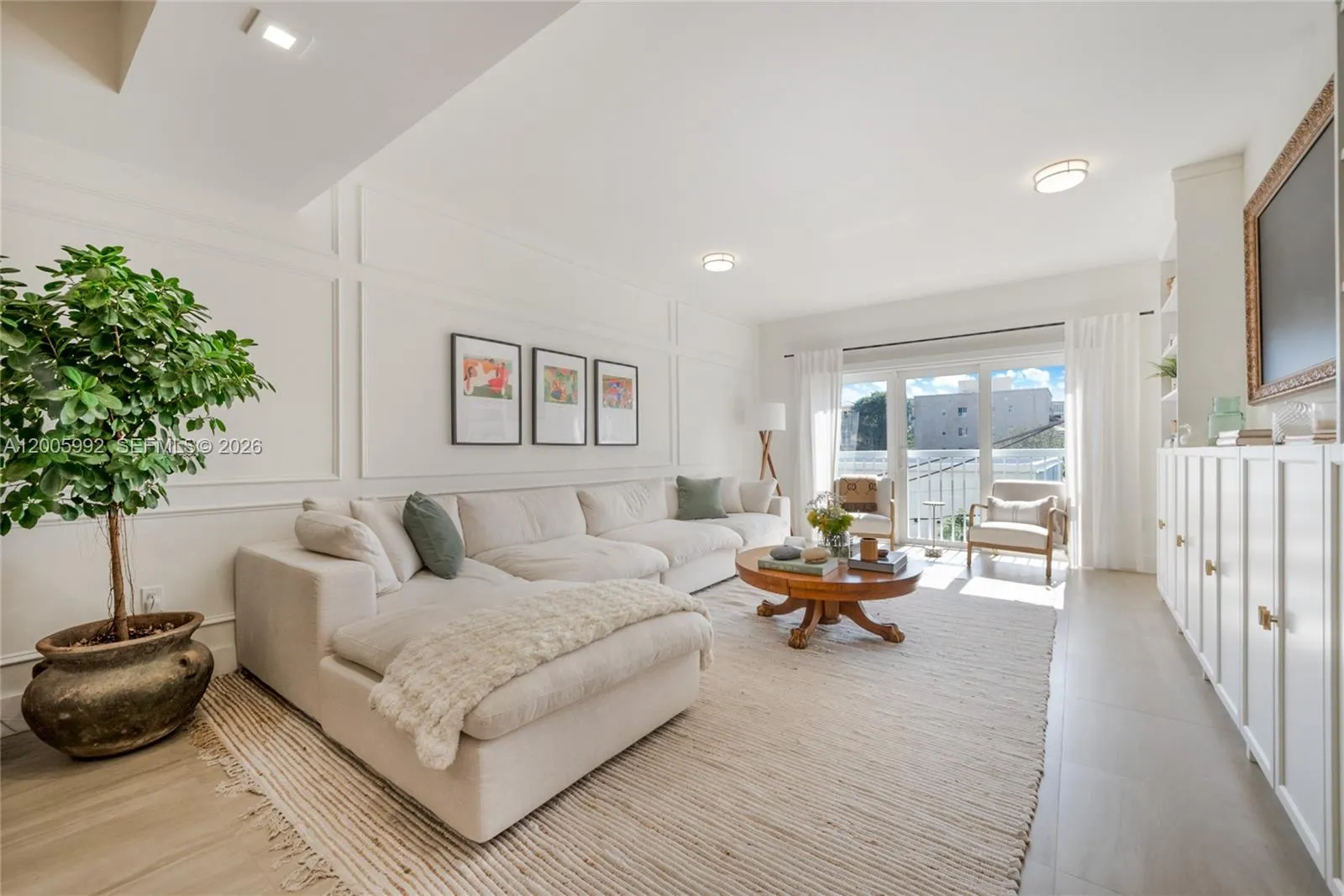 Foto de propiedad en 120 Salamanca Avenue 3B, Coral Gables, FL 33134 Coral Gables con MLS# 