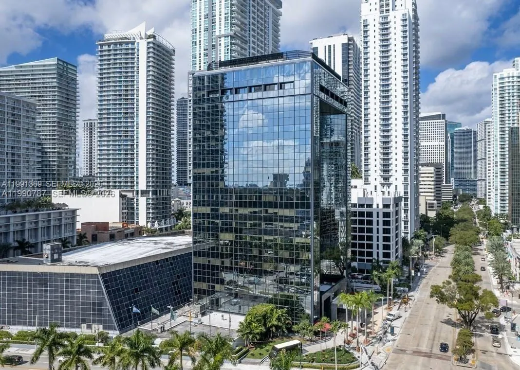 Foto de propiedad en 1200 Brickell Avenue 200 D/E/F, Miami, FL 33131 Miami con MLS# 
