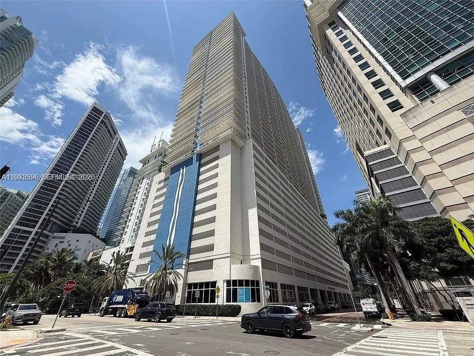 Foto de propiedad en 1200 Brickell Bay Drive 1610, Miami, FL 33131 Miami con MLS# 