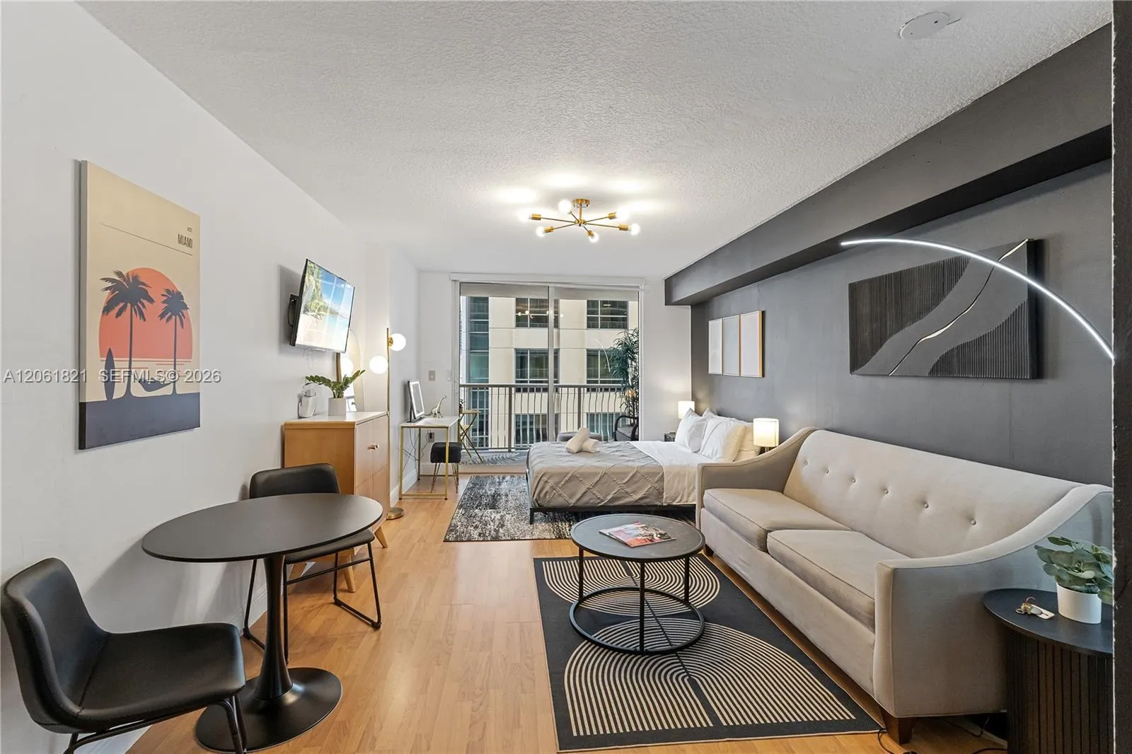 Foto de propiedad en 1200 Brickell Bay Drive 1816, Miami, FL 33131 Miami con MLS# 