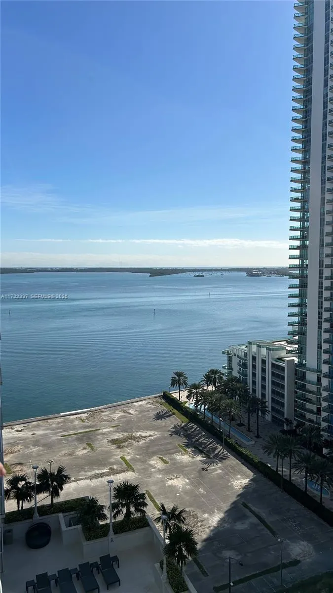 Foto de propiedad en 1200 Brickell Bay Drive 2007, Miami, FL 33131 Miami con MLS# 