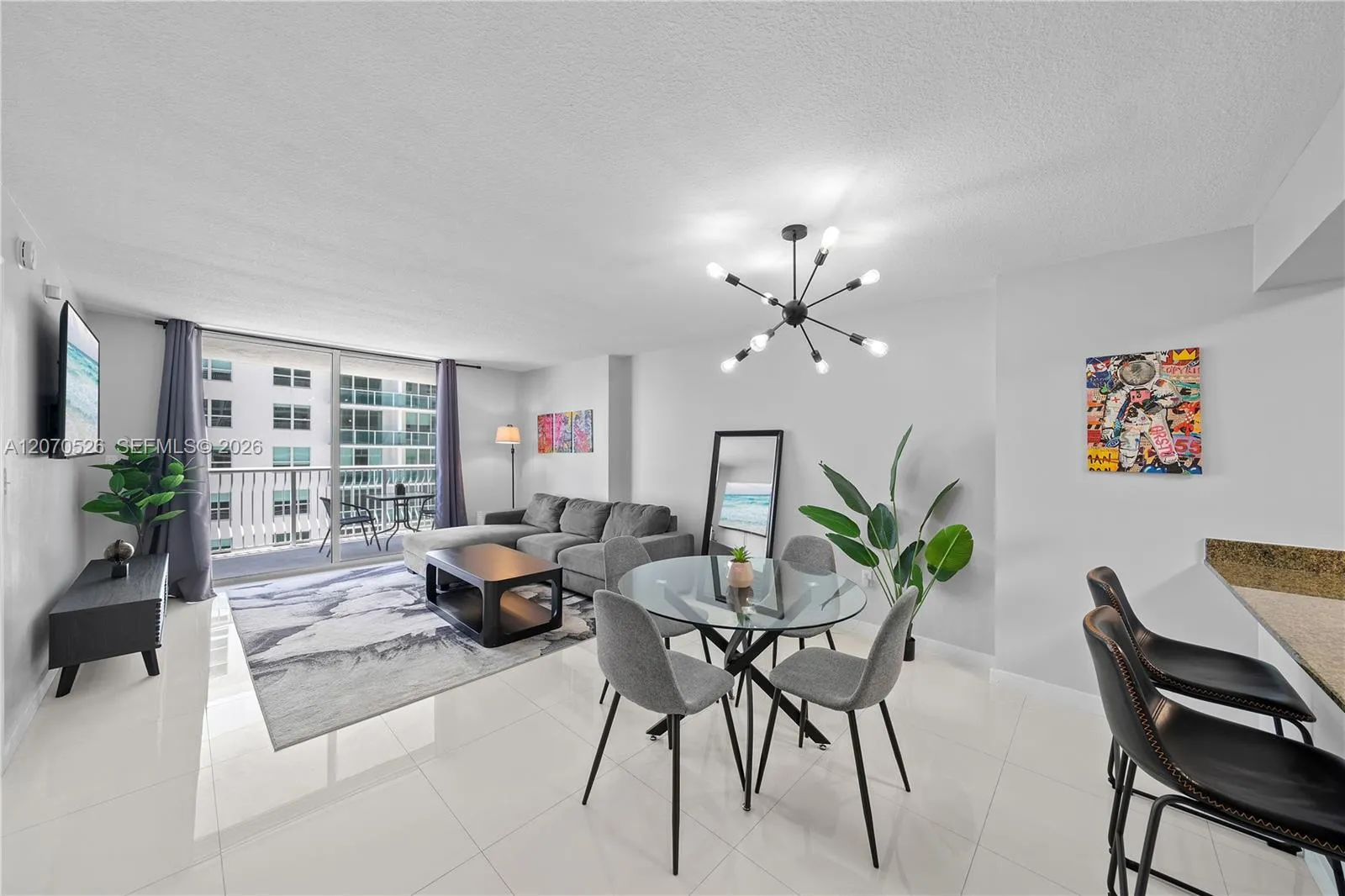 Foto de propiedad en 1200 Brickell Bay Drive 2205, Miami, FL 33131 Miami con MLS# 