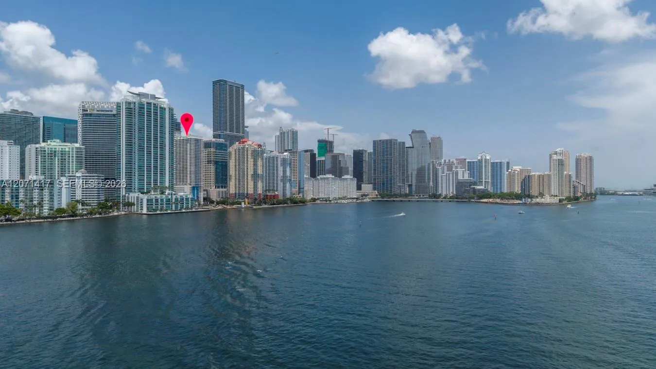 Foto de propiedad en 1200 Brickell Bay Drive 3310, Miami, FL 33131 Miami con MLS# 