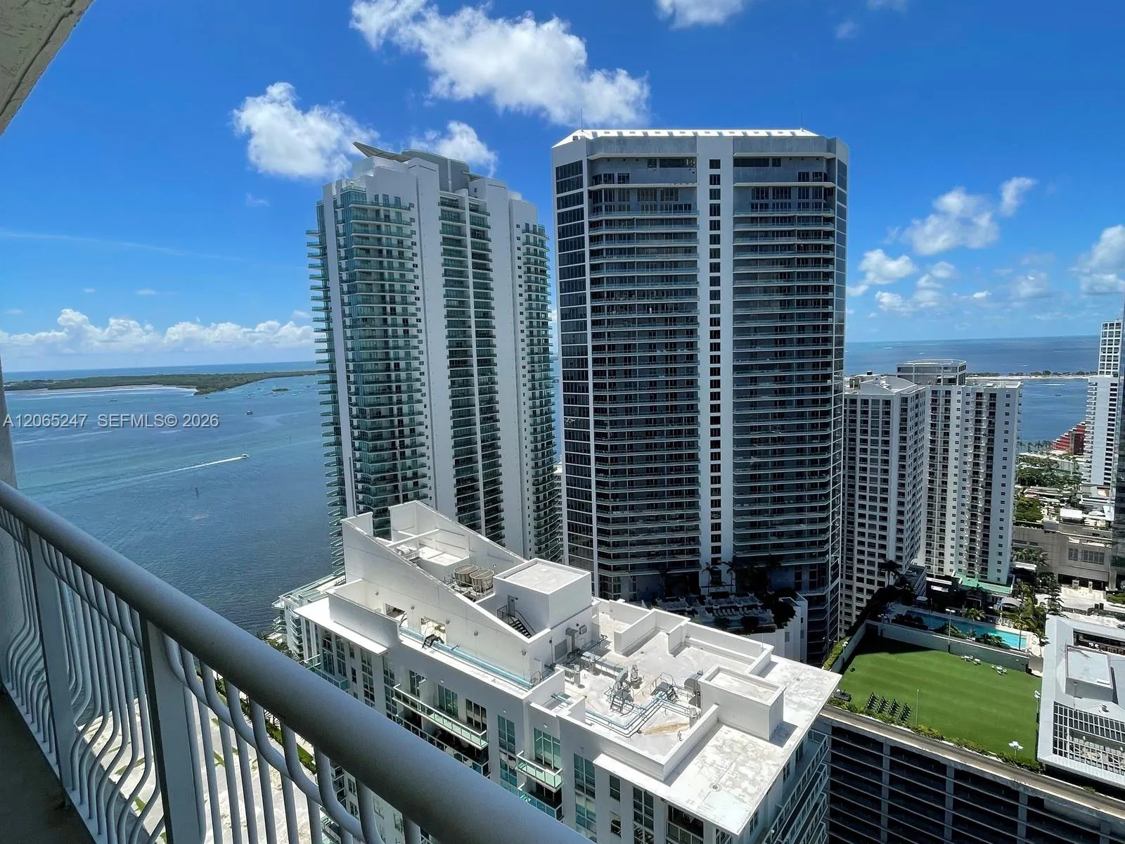 Foto de propiedad en 1200 Brickell Bay Drive 3821, Miami, FL 33131 Miami con MLS# 