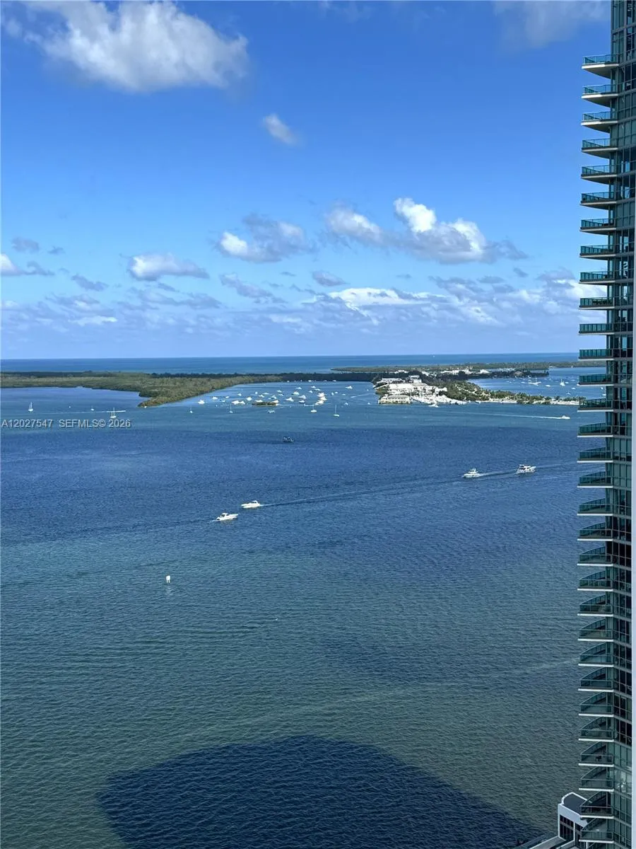 Foto de propiedad en 1200 Brickell Bay Drive 3903, Miami, FL 33131 Miami con MLS# 