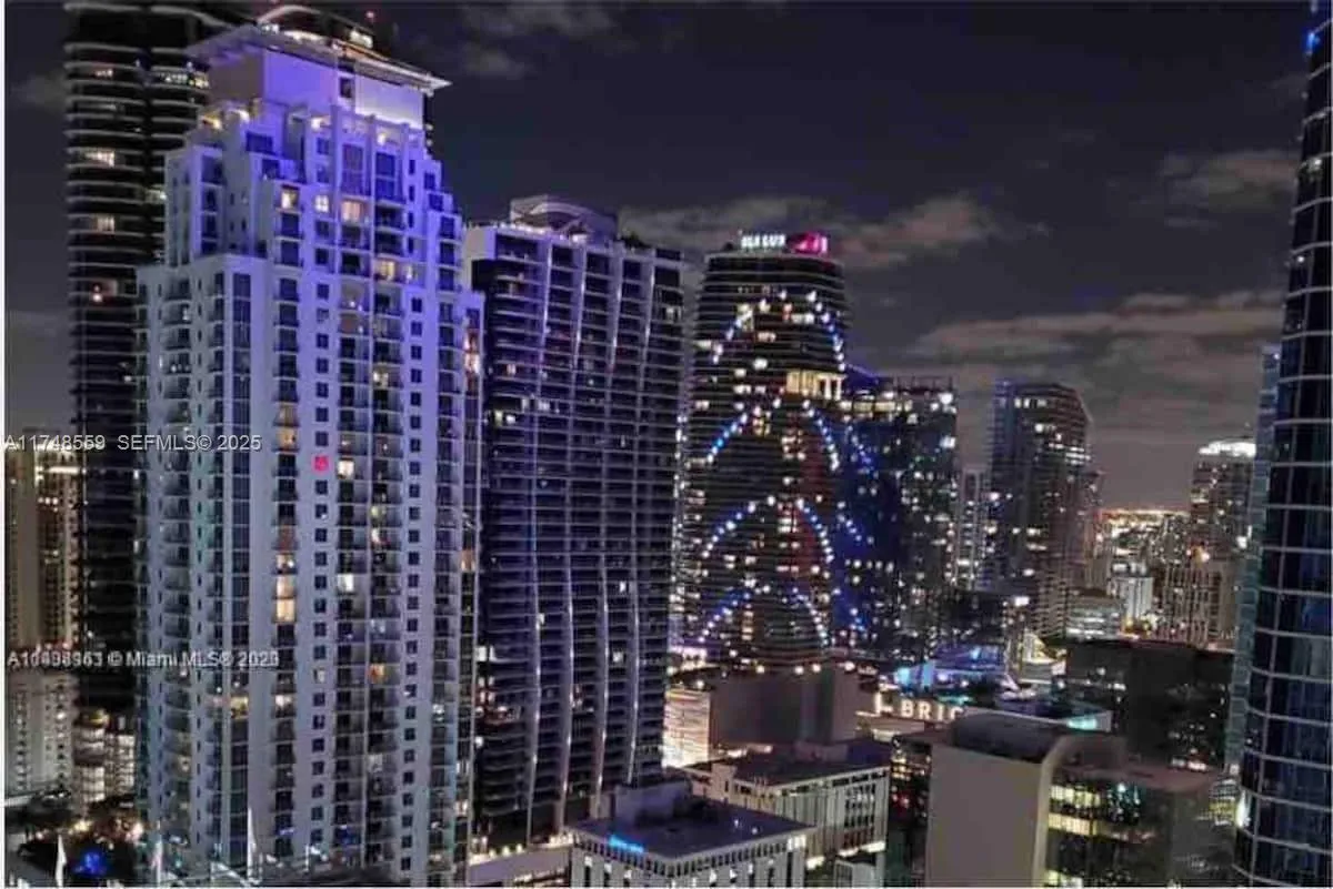 Foto de propiedad en 1200 Brickell Bay Drive 3924, Miami, FL 33131 Miami con MLS# 