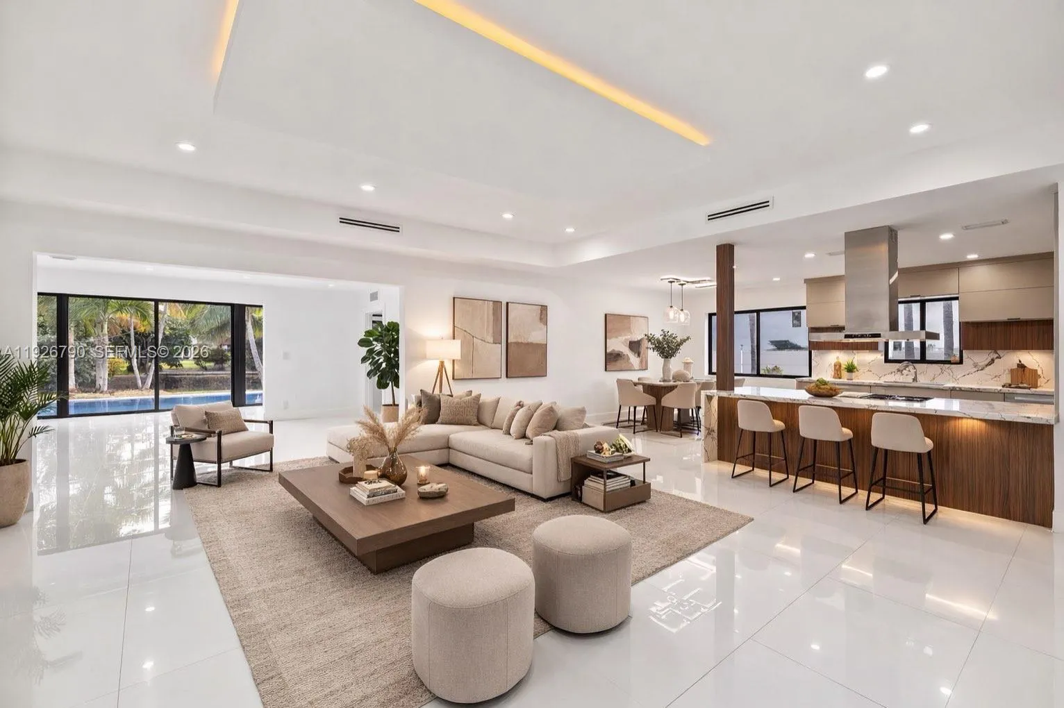 Foto de propiedad en 1200 Cleveland Road, Miami Beach, FL 33141 Miami Beach con MLS# 