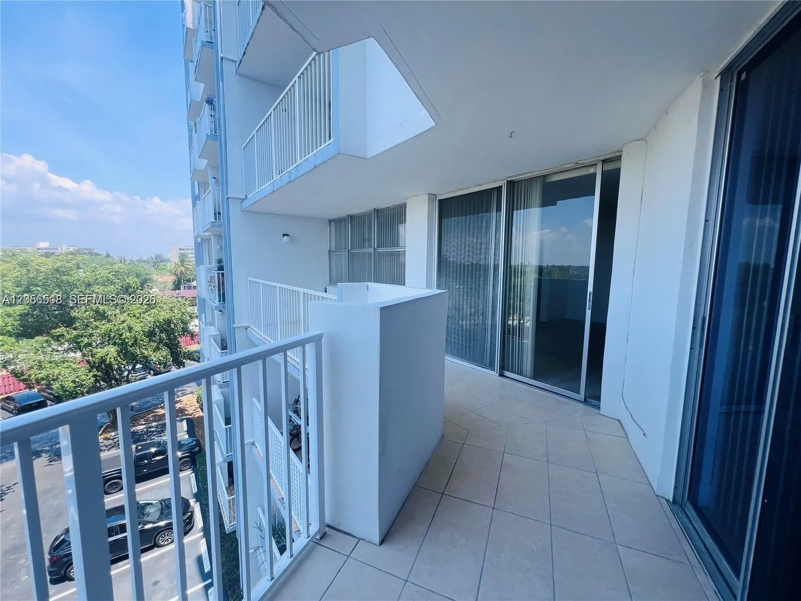 Foto de propiedad en 1200 NE Miami Gardens Drive 501W, Miami, FL 33179 Miami con MLS# 