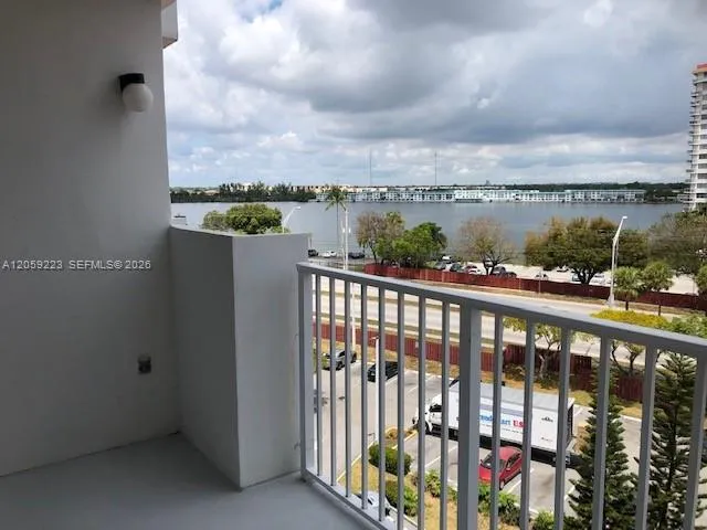Foto de propiedad en 1200 NE Miami Gardens Drive 702W, Miami, FL 33179 Miami con MLS# 