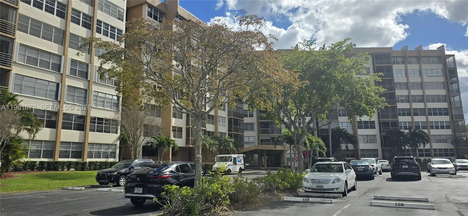 Foto de propiedad en 1200 Saint Charles Place 207, Pembroke Pines, FL 33026 Pembroke Pines con MLS# 