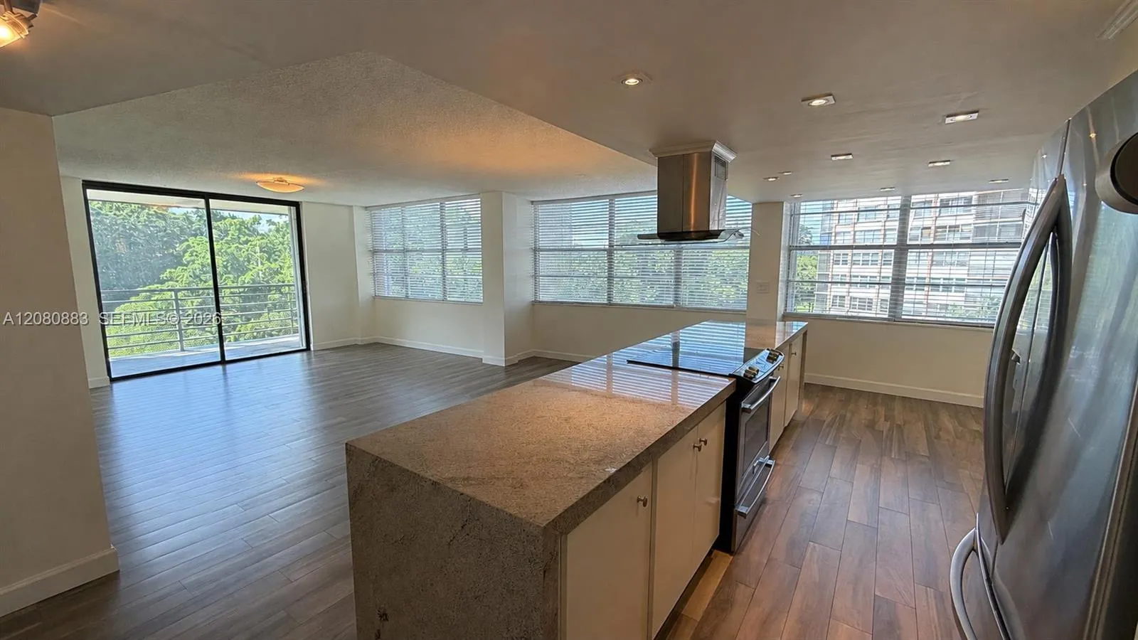 En Venta 1200 Saint Charles Place 411, Pembroke Pines, FL 33026, Pembroke Pines, FL 33026