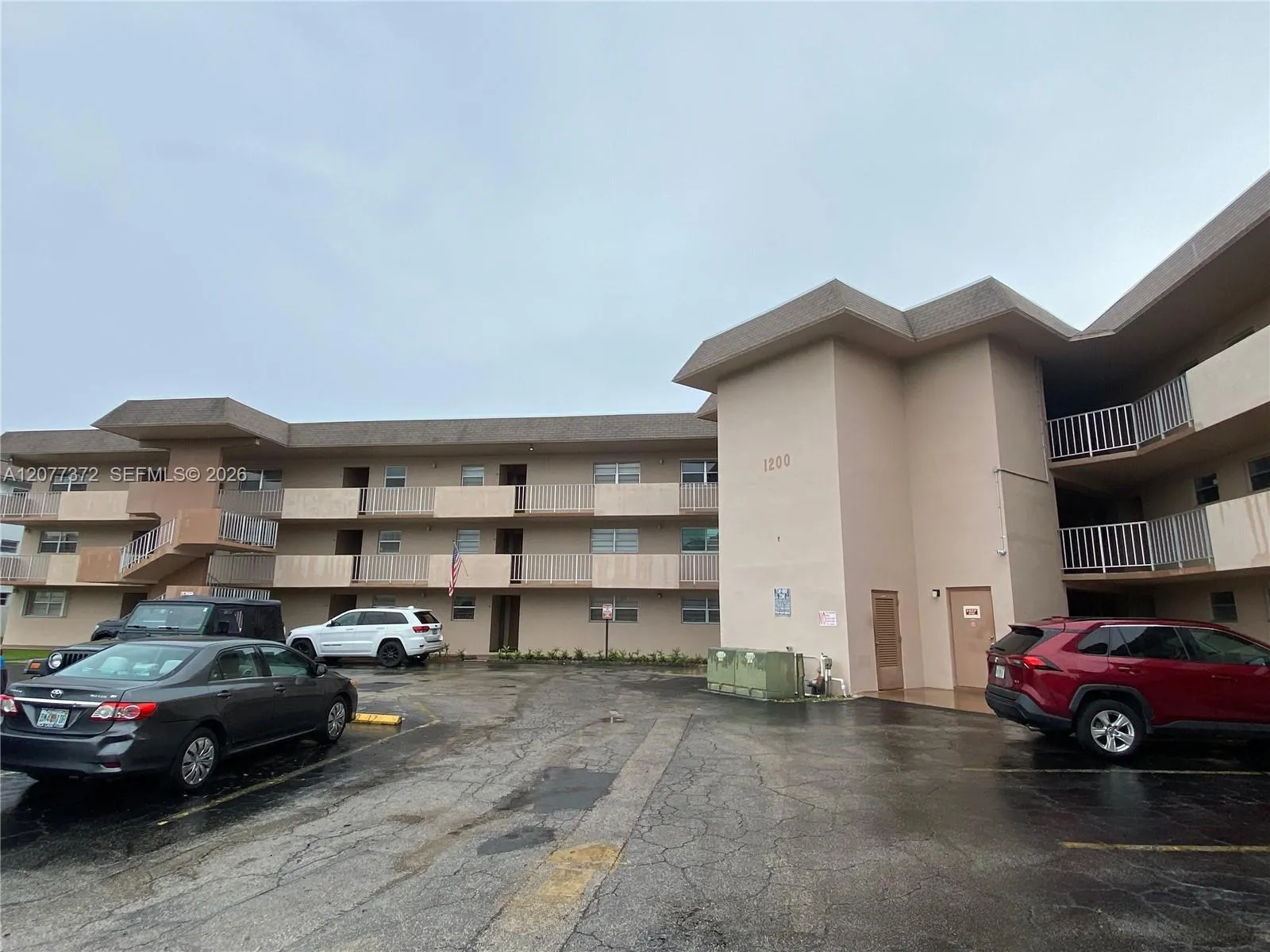Foto de propiedad en 1200 Tallwood Avenue 102, Hollywood, FL 33021 Hollywood con MLS# 