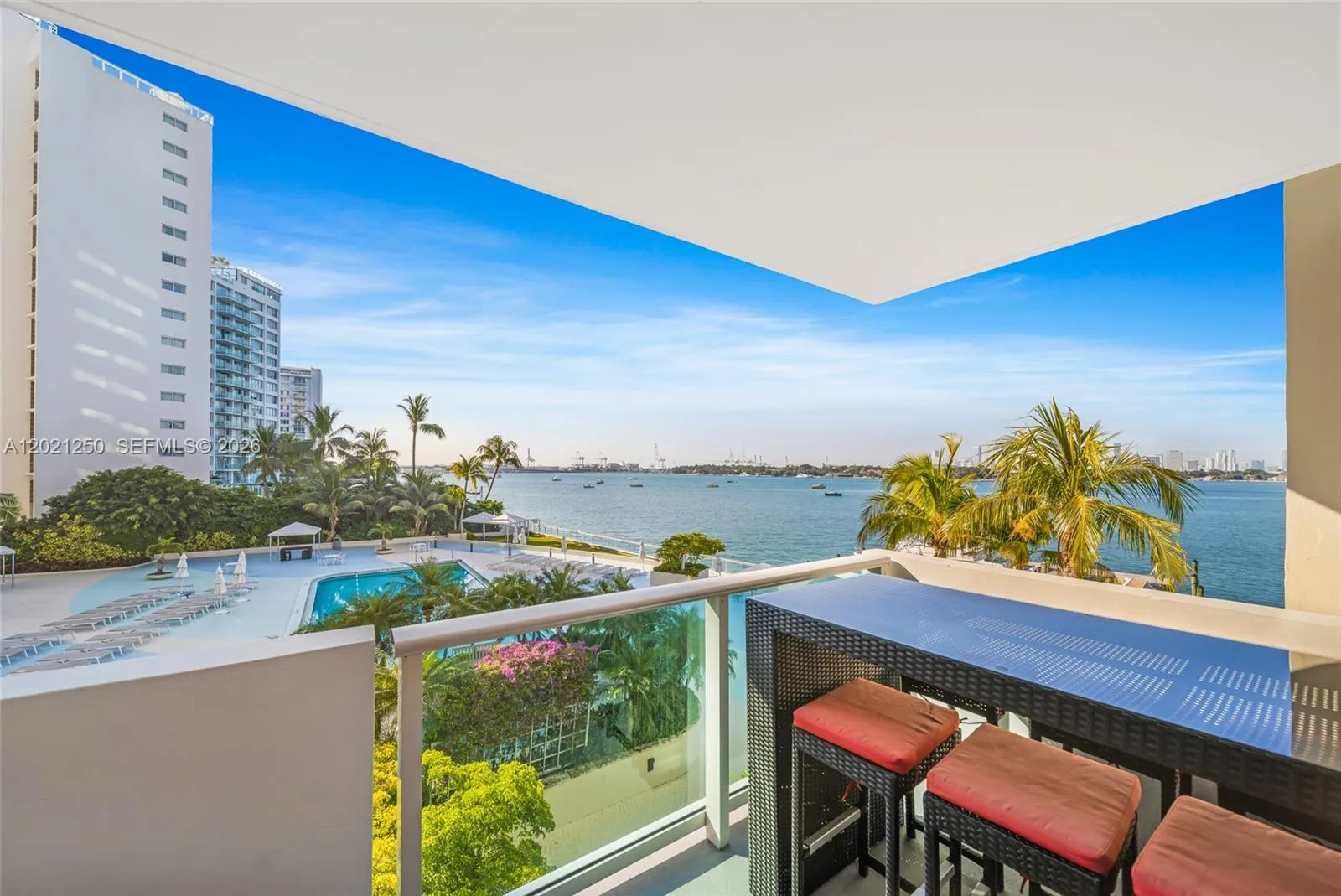 Foto de propiedad en 1200 West Avenue 327, Miami Beach, FL 33139 Miami Beach con MLS# 