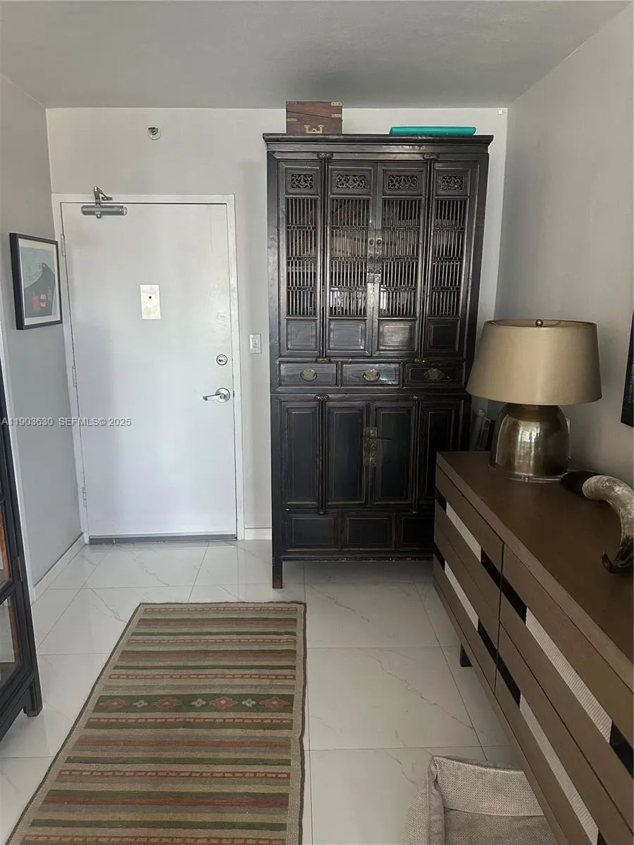 Foto de propiedad en 1200 West Avenue 715, Miami Beach, FL 33139 Miami Beach con MLS# 