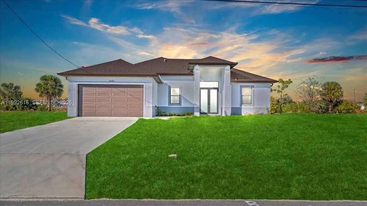 Vendido 1201 15 Terrace, Cape Coral, FL 33909, Cape Coral, FL 33909